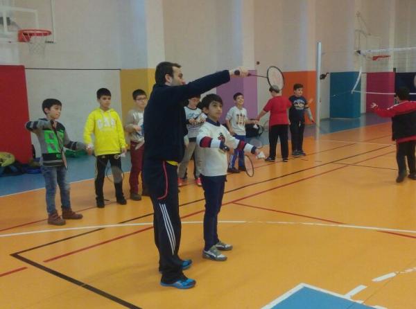Badminton çalışmaları Beden Eğitimi öğretmenimiz Halil DALGAÇ yönetiminde devam ediyor.